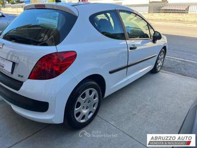 Peugeot 207 HDi 70CV 3p. XS Easy Bianco usata Città Sant'Angelo