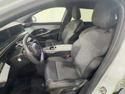 Peugeot 5008 5008 1.2 hybrid Allure 145cv 7p.ti e-dcs6 Bianco usata Piombino Dese