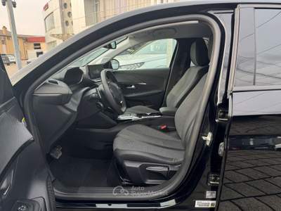 Peugeot 208 208 1.2 hybrid Allure 145cv e-dcs 6 Nero usata Piombino Dese
