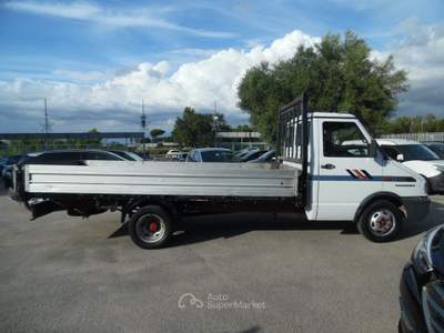 Iveco Daily 35.12 TDI PASSO LUNGO Bianco usata Qualiano