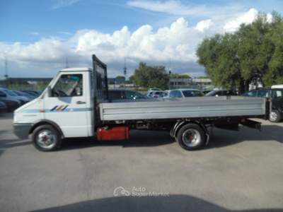 Iveco Daily 35.12 TDI PASSO LUNGO Bianco usata Qualiano