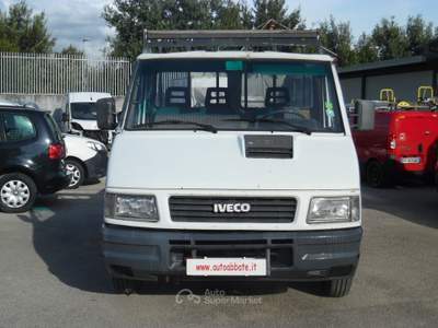 Iveco Daily 35.12 TDI PASSO LUNGO Bianco usata Qualiano