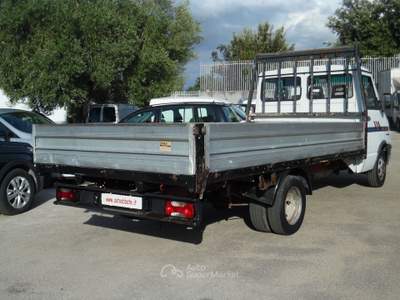 Iveco Daily 35.12 TDI PASSO LUNGO Bianco usata Qualiano