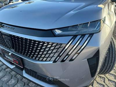 Peugeot 3008 benzina-Hybrid 136 CV e-DCS7 Allure Essence Argento usata Sant'Anastasia