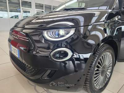 Fiat 500 Icon Berlina 42 kWh accessoriata LED ecc Nero usata Vignola