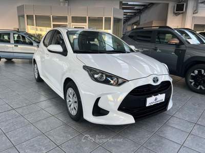 Toyota Yaris 1.5 Hybrid 5 porte BS- Retrocamera-Navi-ClAut-sed  Bianco usata Vignola