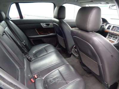 Jaguar XF Sportbrake 2.2 D 200 CV Premium Luxury Nero usata San Giuliano Milanese