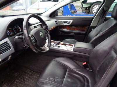 Jaguar XF Sportbrake 2.2 D 200 CV Premium Luxury Nero usata San Giuliano Milanese