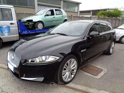 Jaguar XF Sportbrake 2.2 D 200 CV Premium Luxury Nero usata San Giuliano Milanese