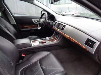 Jaguar XF Sportbrake 2.2 D 200 CV Premium Luxury Nero usata San Giuliano Milanese