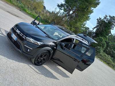 Dacia Jogger Extreme 26000 km in garanzia fino 10/2027 tagliandi già pagati Nero usata Falcinara
