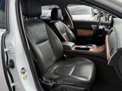 Jaguar XF Sportbrake 2.2 D 200 CV Portfolio Bianco usata Este