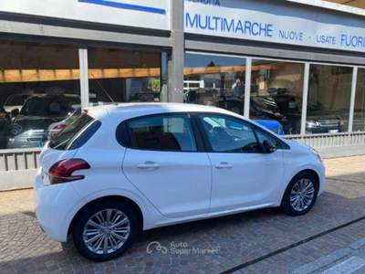 Peugeot 208 1.6 Bluehdi Active 5 Porte 75cv Bianco usata Como