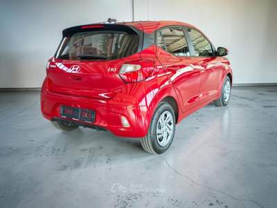 Hyundai i10 1.0 MPI ESSENTIAL Rosso usata Cassacco