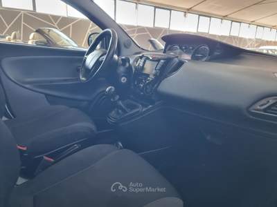 Lancia Ypsilon Neopatentati GPL Bianco usata larciano