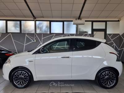 Lancia Ypsilon Neopatentati GPL Bianco usata larciano