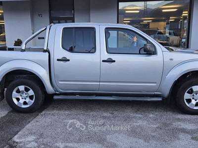 Nissan Navara Navara d.cab 2.5 dci SE 174cv usata San Michele all'Adige