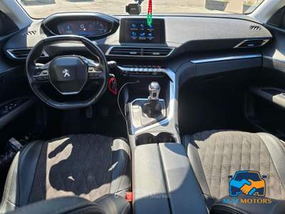 Peugeot 5008 5008 1.5 bluehdi Active s&amp;s 130cv 7p.ti Verde usata Civitanova Marche