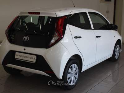 Toyota Aygo 1.0 VVT-i 72 CV 5p. x-business Bianco usata Potenza