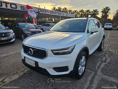 Volvo XC40 XC40 D3 AWD Geartronic Momentum Bianco usata San Michele Salentino
