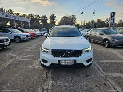 Volvo XC40 XC40 D3 AWD Geartronic Momentum Bianco usata San Michele Salentino