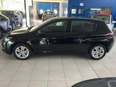 Peugeot 308 Active PureTech 110 S&S Nero usata Voghera