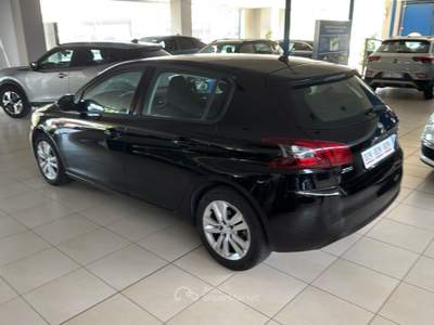 Peugeot 308 Active PureTech 110 S&S Nero usata Voghera