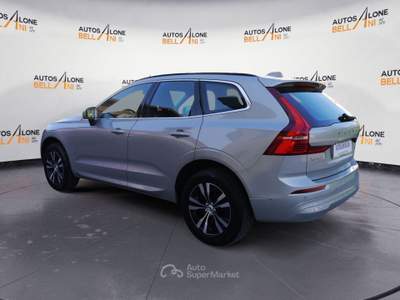Volvo XC60 B4 D AWD automatico Momentum Pro Grigio usata Feltre