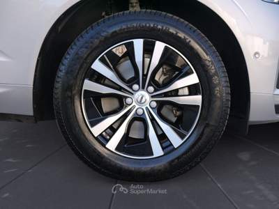 Volvo XC60 B4 D AWD automatico Momentum Pro Grigio usata Feltre