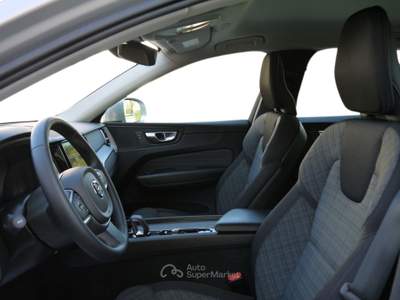 Volvo XC60 B4 D AWD automatico Momentum Pro Grigio usata Feltre
