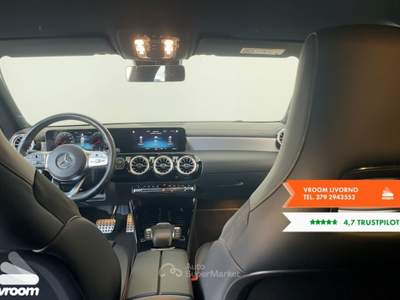 Mercedes-Benz CLA CLA 180 d Automatic Premium Bianco usata Livorno
