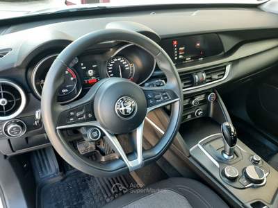 Alfa Romeo Stelvio 2.2 TurboD 210cv AT8 Q4 Business Bianco usata Castelnovo di Sotto