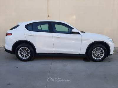 Alfa Romeo Stelvio 2.2 TurboD 210cv AT8 Q4 Business Bianco usata Castelnovo di Sotto