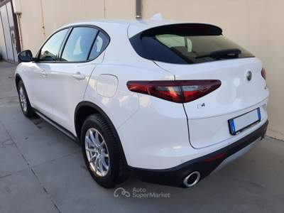 Alfa Romeo Stelvio 2.2 TurboD 210cv AT8 Q4 Business Bianco usata Castelnovo di Sotto