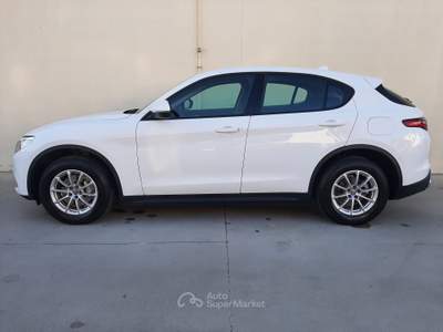 Alfa Romeo Stelvio 2.2 TurboD 210cv AT8 Q4 Business Bianco usata Castelnovo di Sotto