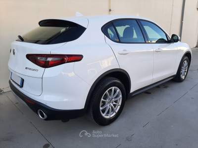 Alfa Romeo Stelvio 2.2 TurboD 210cv AT8 Q4 Business Bianco usata Castelnovo di Sotto