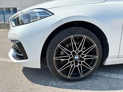 BMW Serie 1 118i 118 118i 5p. Sport Aut. - cerchi 19 - nuovo modello Bianco usata Maserà di Padova