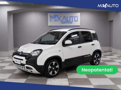 Fiat Panda Pandina Cross 1.0 Firefly Hybrid S&amp;S 70CV Bianco usata Latina