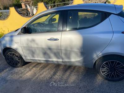 Lancia Ypsilon Unico proprietario, non fumatore, tagliandata ogni anno. Grigio usata olbia