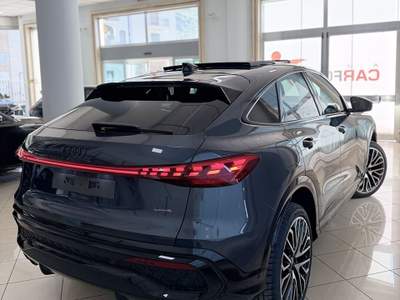 Audi Q5 Sportback 204 cv Tetto/cerchi21/Tappezzeria Sport (Super offerta) Grigio usata San Felice a Cancello