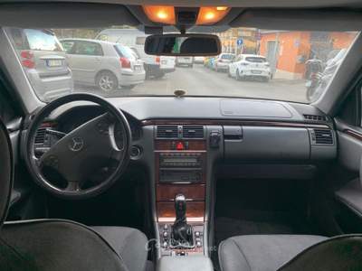 Mercedes-Benz Classe E Mercedes E 200 Elegant Argento usata ROMA