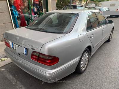 Mercedes-Benz Classe E Mercedes E 200 Elegant Argento usata ROMA