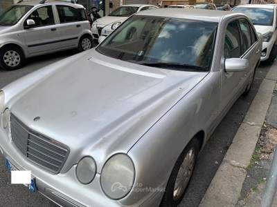 Mercedes-Benz Classe E Mercedes E 200 Elegant Argento usata ROMA