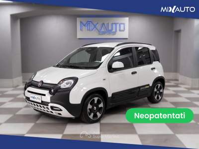 Fiat Panda Pandina Cross 1.0 Firefly Hybrid S&amp;S 70CV Bianco usata Latina