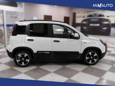 Fiat Panda Pandina Cross 1.0 Firefly Hybrid S&amp;S 70CV Bianco usata Latina