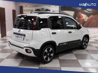 Fiat Panda Pandina Cross 1.0 Firefly Hybrid S&amp;S 70CV Bianco usata Latina