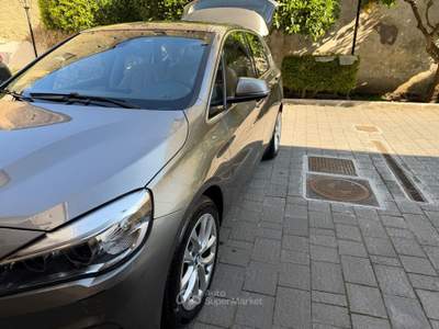 BMW Serie 2 Active Tourer 218d Tenuta sempre in box, unico proprietario Argento usata Napoli