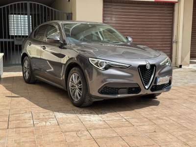Alfa Romeo Stelvio AT8 Q4 Executive Grigio usata SANTERAMO IN COLLE