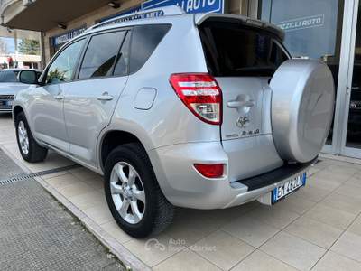 Toyota RAV4 RAV 4 2.2 D-4D 150 CV Exclusive 4x4 Argento usata Gravina in Puglia