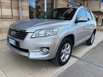 Toyota RAV4 RAV 4 2.2 D-4D 150 CV Exclusive 4x4 Argento usata Gravina in Puglia